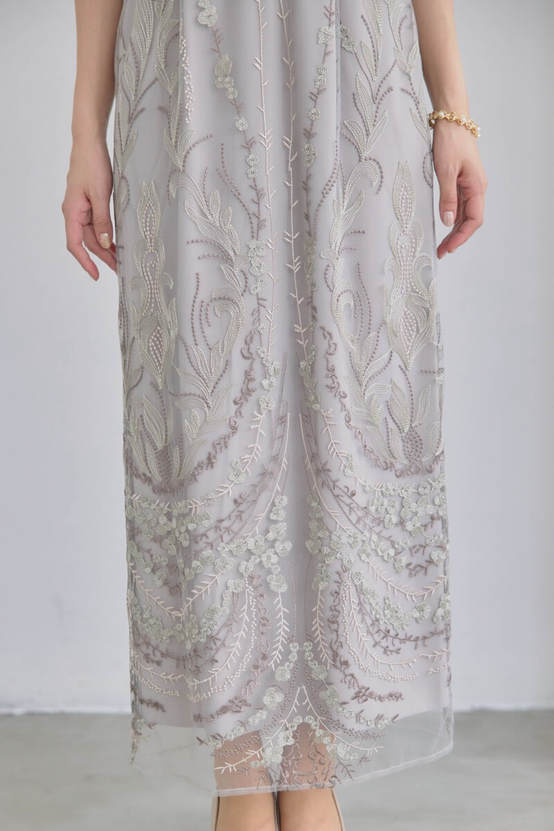 ベージュのマルチケープ付きIラインドレスの商品画像7