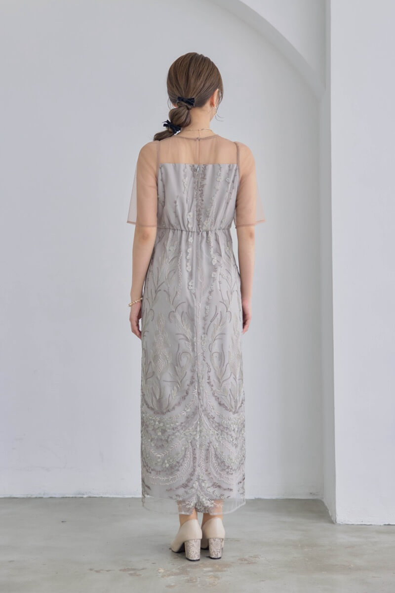 ベージュのマルチケープ付きIラインドレスの商品画像9