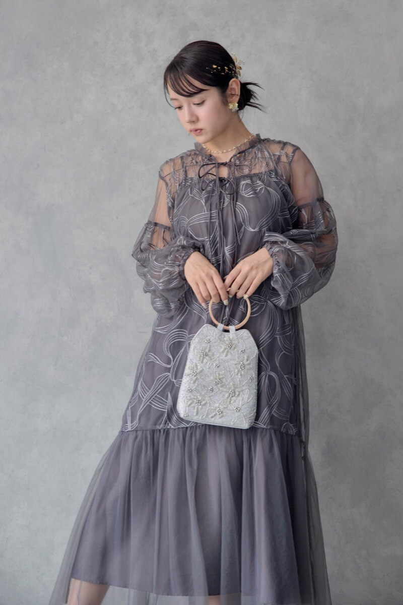 ウ★新品タグ付き★最新作　ドリードール　リボンエンブロイダリーレイヤードドレス チャコールのリボンエンブロイダリーレイヤードドレス | Dorry