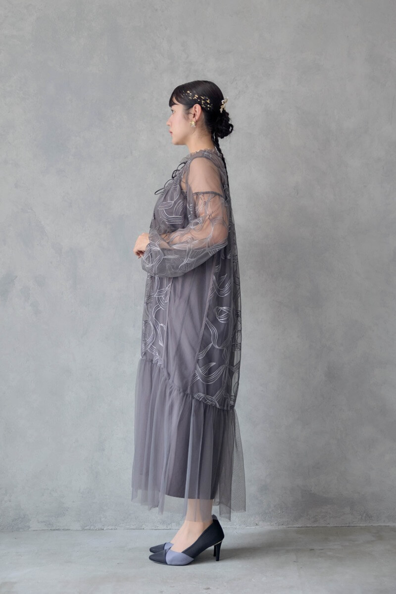 新品　Dorry Doll リボンエンブロイダリーレイヤードドレス　チャコール チャコールのリボンエンブロイダリーレイヤードドレス | Dorry