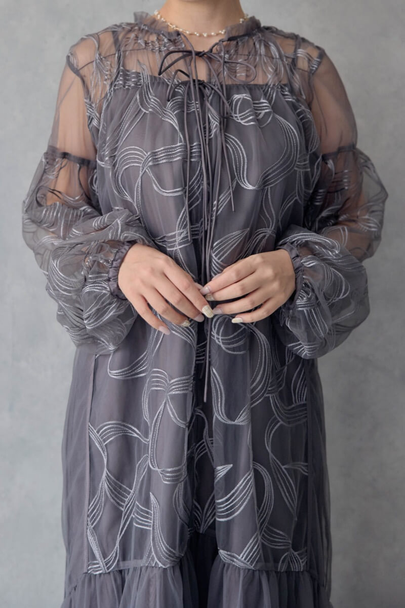 新品　Dorry Doll リボンエンブロイダリーレイヤードドレス　チャコール チャコールのリボンエンブロイダリーレイヤードドレス | Dorry