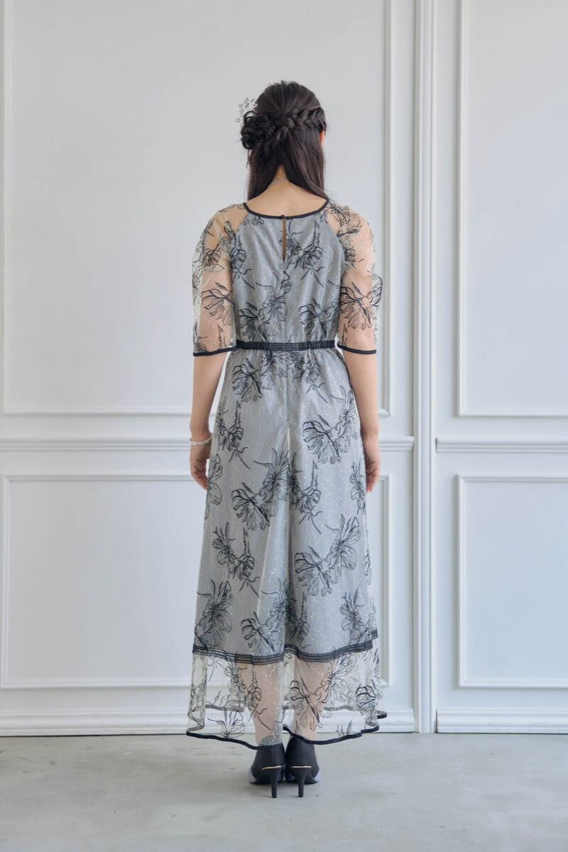 グレーのドローイングフラワードレスの商品画像4