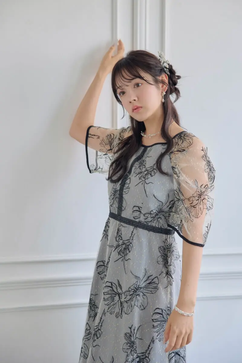 グレーのドローイングフラワードレス | Dorry doll | M | 結婚式