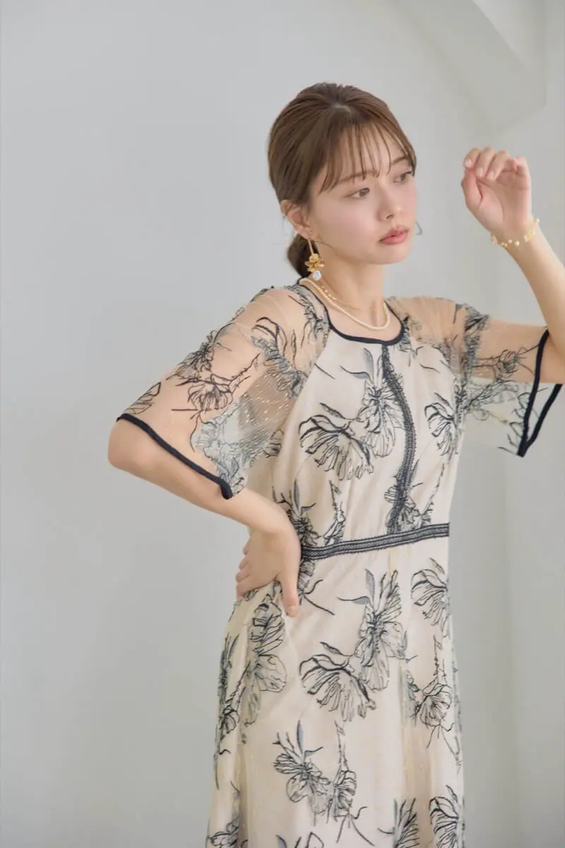 ブラック×ベージュのドローイングフラワードレス | Dorry doll | M