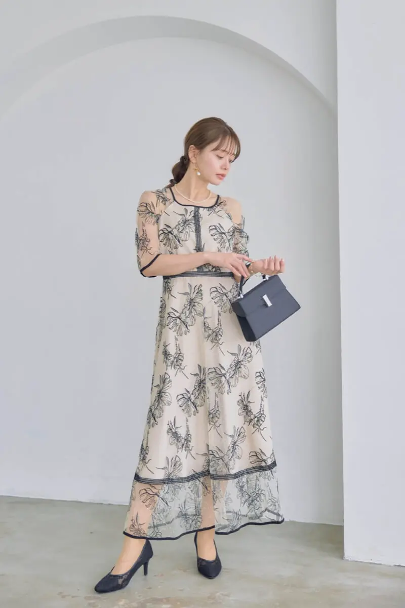 ブラック×ベージュのドローイングフラワードレス | Dorry doll | M