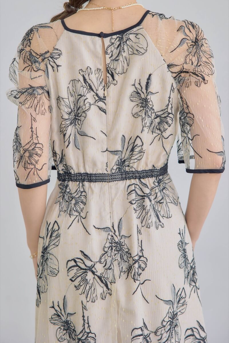 ブラック×ベージュのドローイングフラワードレスの商品画像6