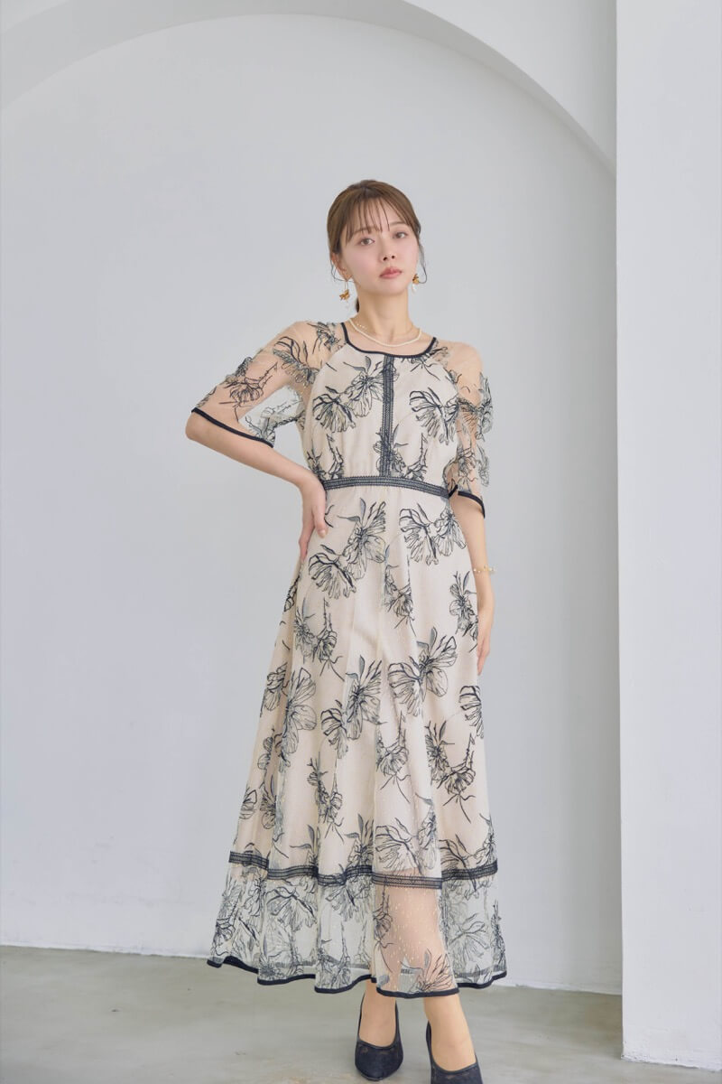 ブラック×ベージュのドローイングフラワードレスの商品画像8