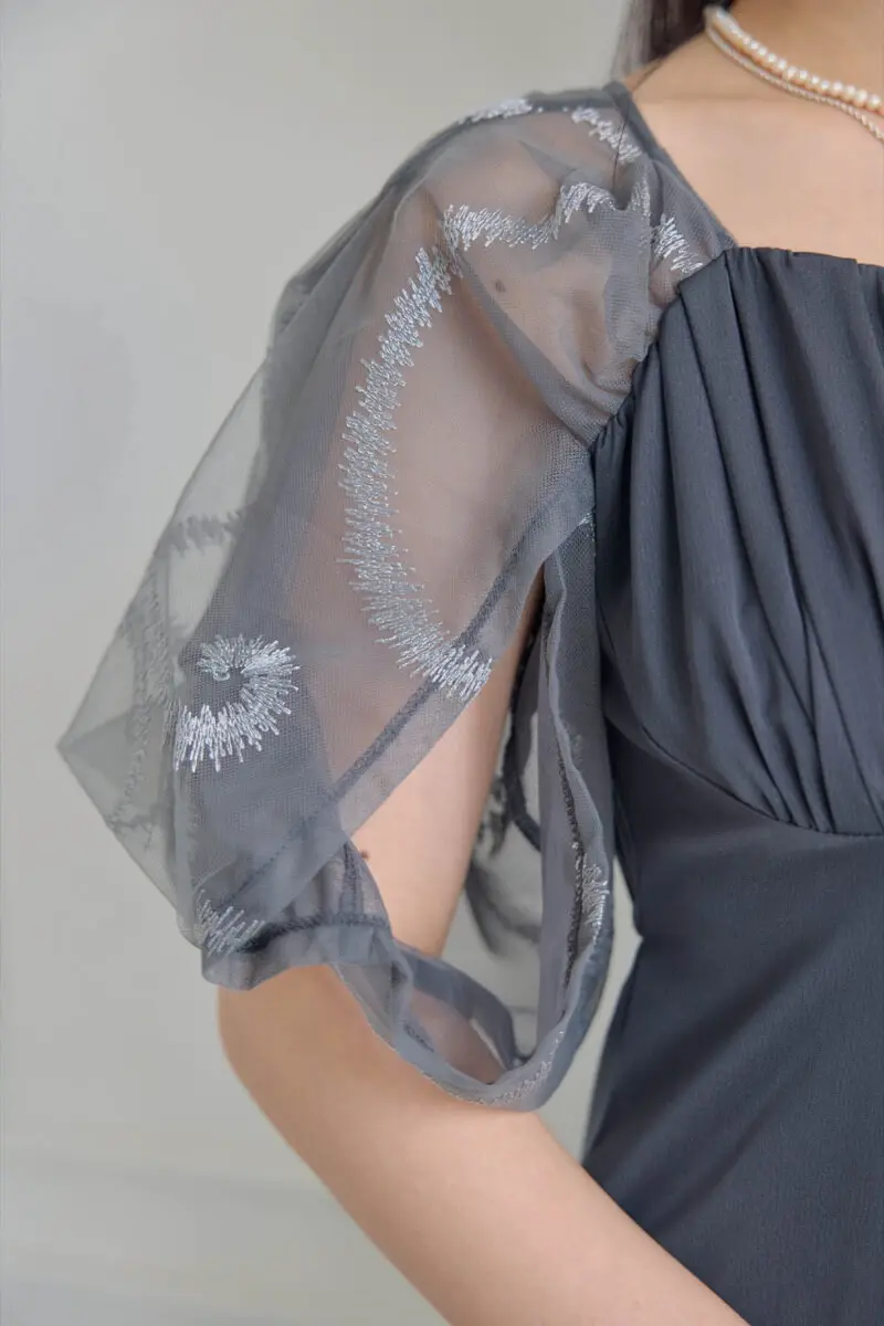 グレーのグラフィティスリーブドレス | LE' RURE | M | 結婚式