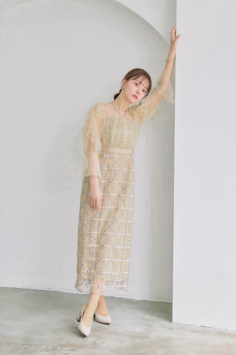 ベージュのボレロ付きチェックレースドレスの商品画像10