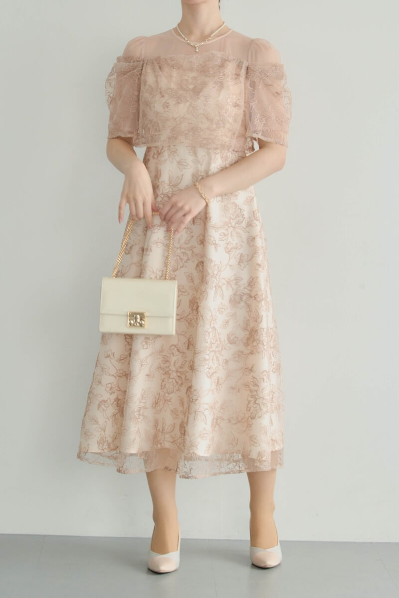 ピンクベージュのドレープラメ刺繍ドレスの商品画像10