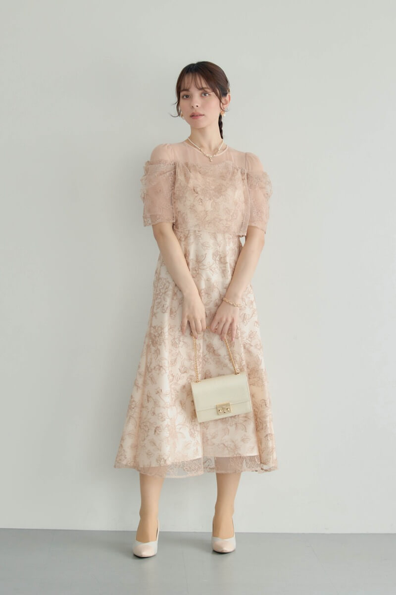 ピンクベージュのドレープラメ刺繍ドレスの商品画像2