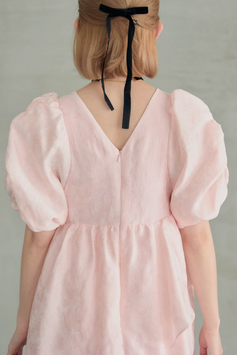 ピンクのバブルスリーブジャガードドレス | ANDRESD | L～マタニティ