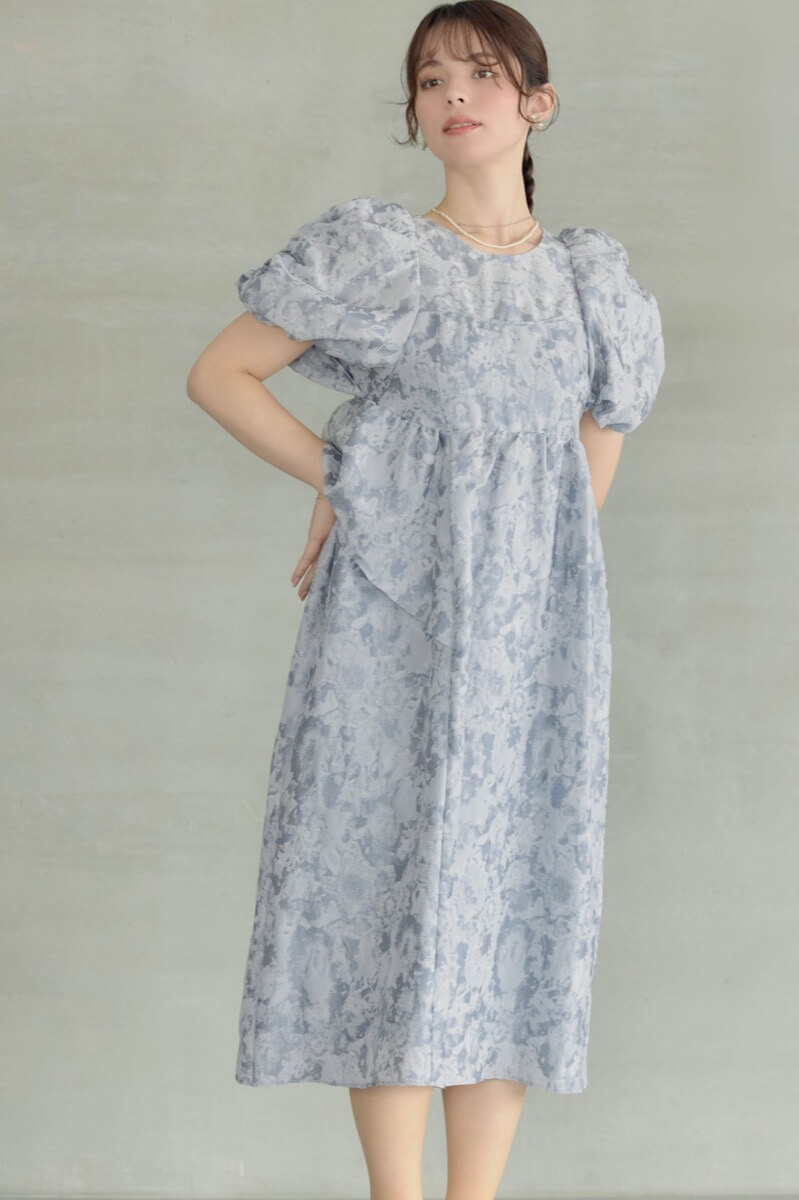 ライトグレーのバブルスリーブジャガードドレスの商品画像13