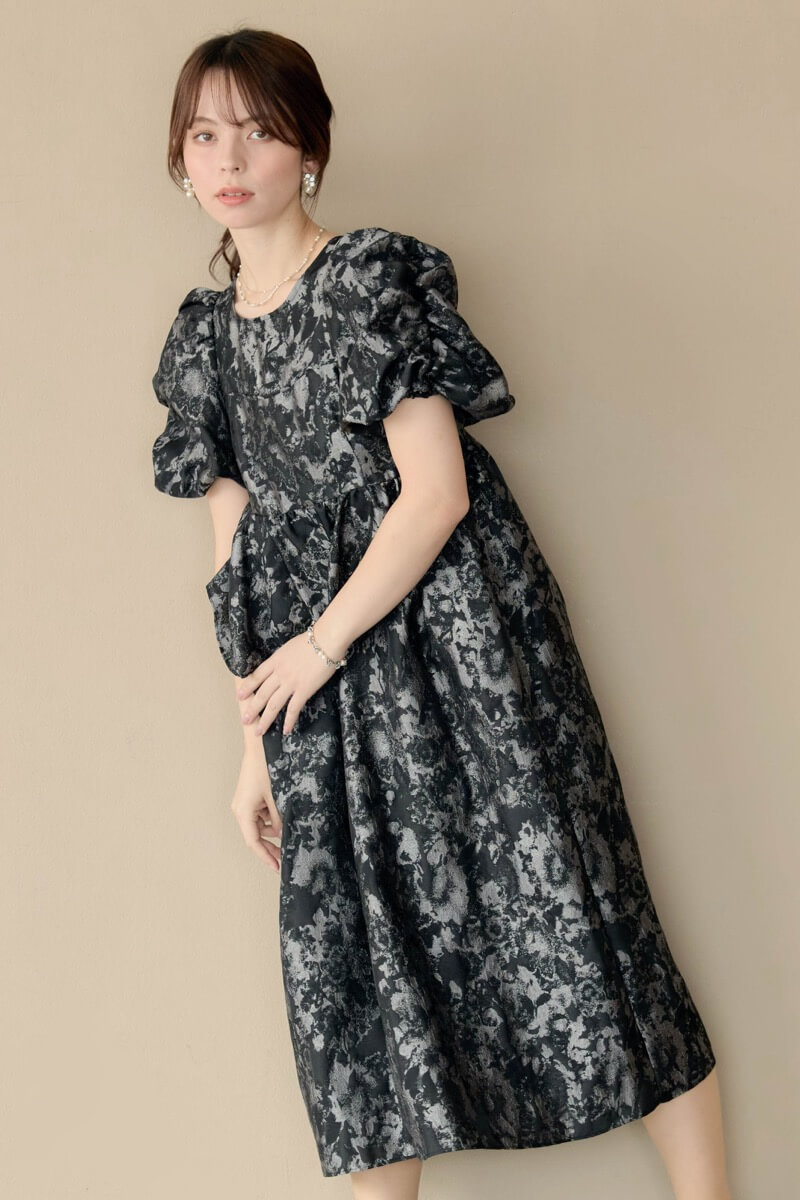 グレーのバブルスリーブジャガードドレスの商品画像11