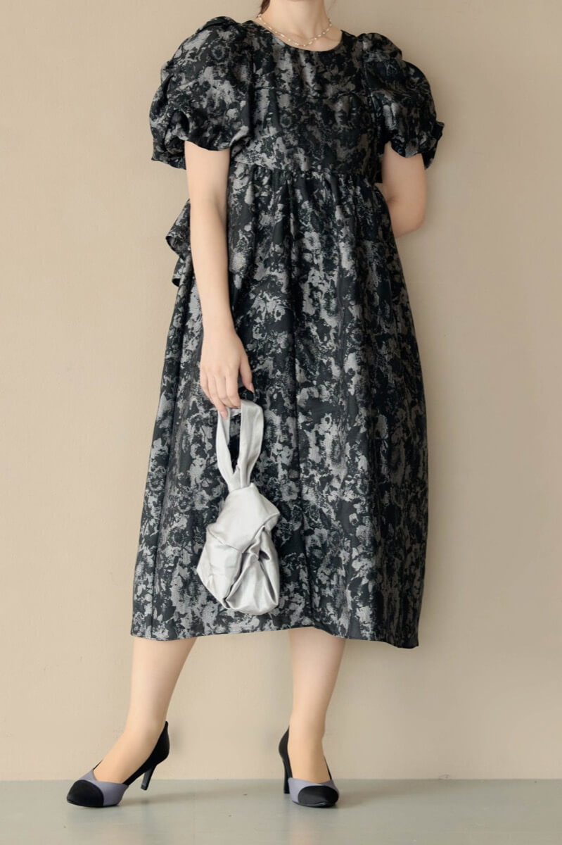 グレーのバブルスリーブジャガードドレスの商品画像12