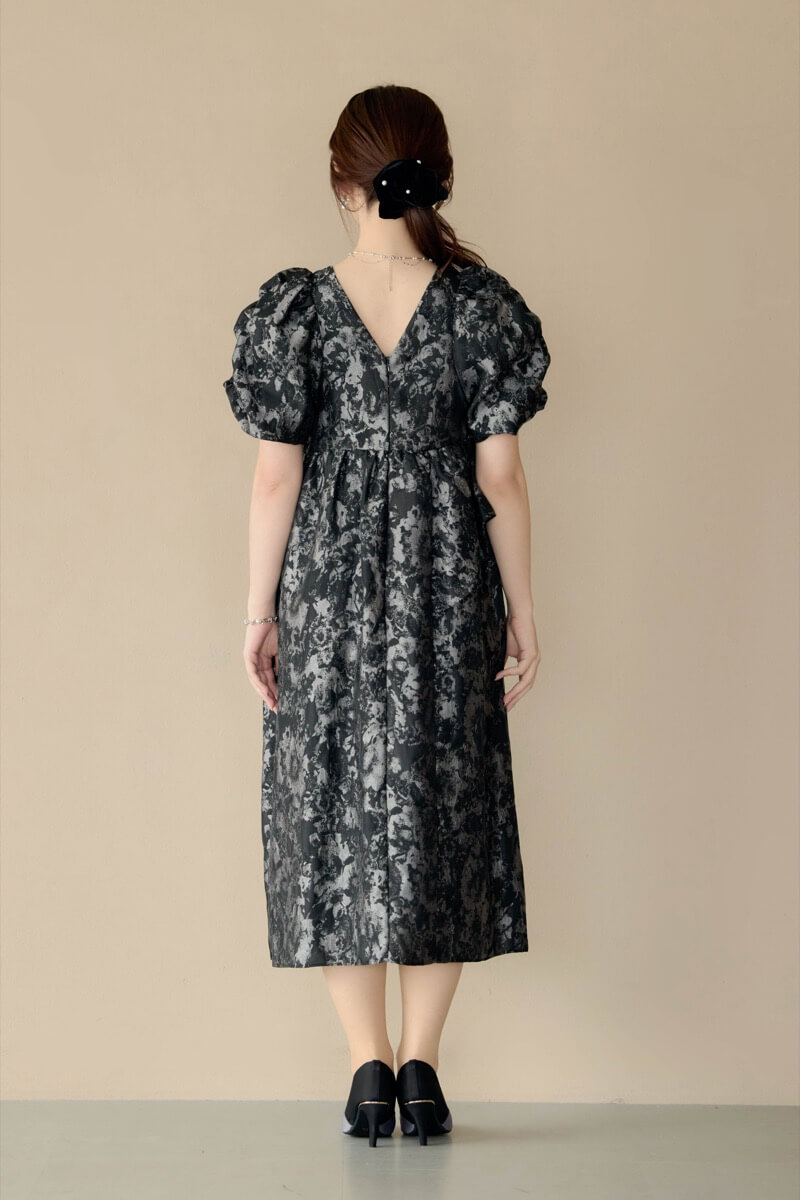 グレーのバブルスリーブジャガードドレスの商品画像4