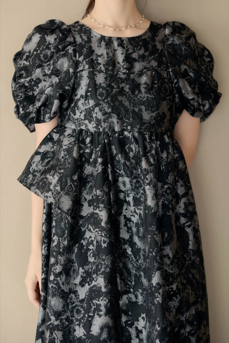 グレーのバブルスリーブジャガードドレスの商品画像5