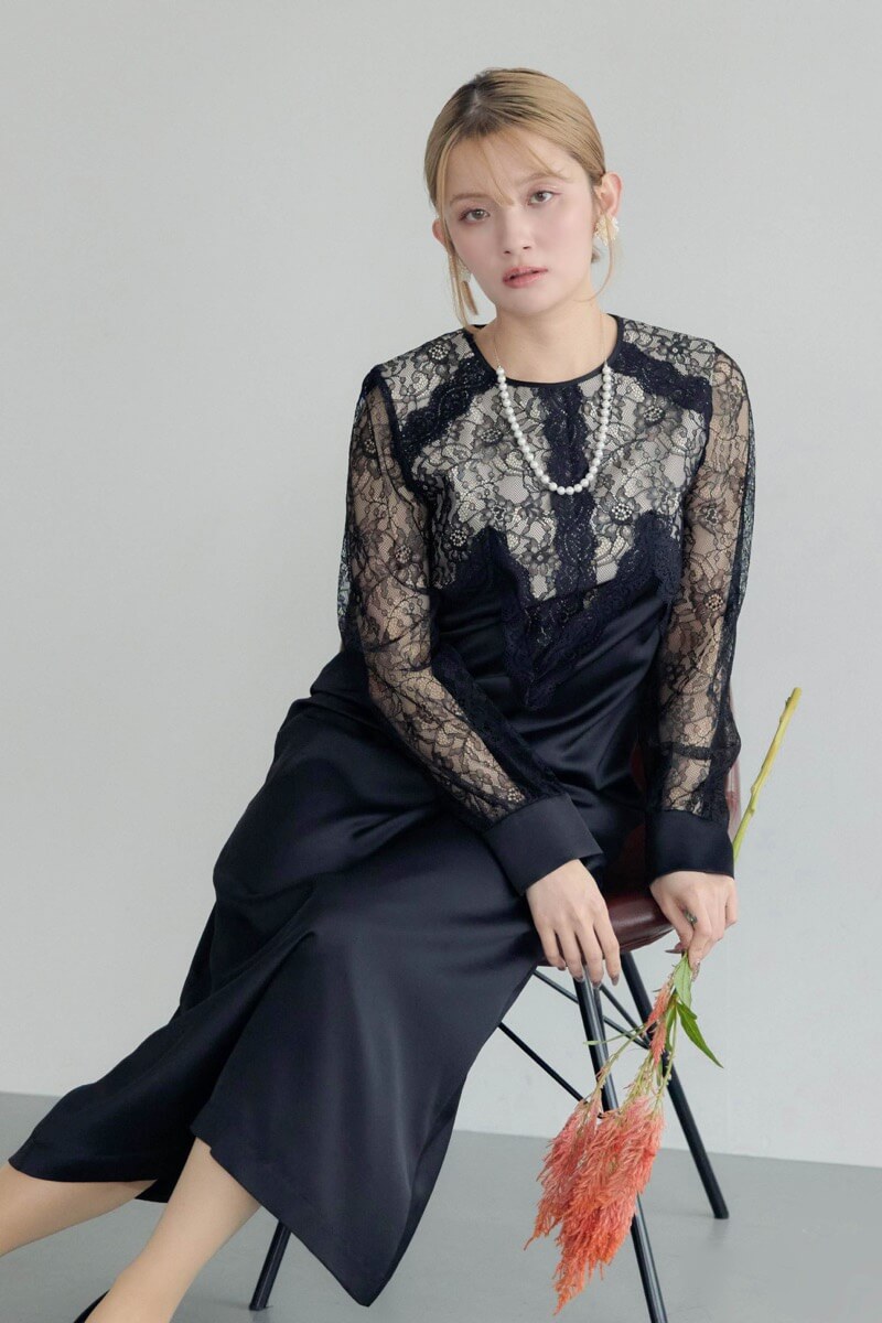 ブラックのフロントデザインレースドレスの商品画像1