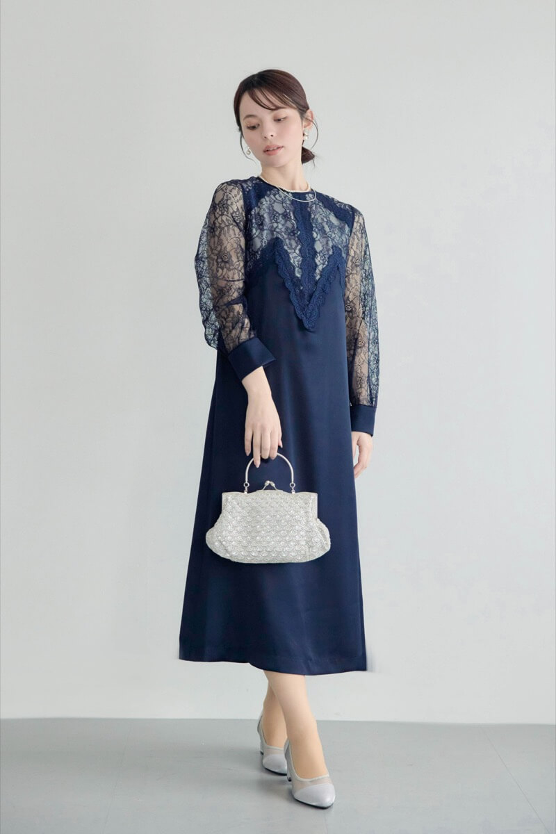 ネイビーのフロントデザインレースドレスの商品画像2