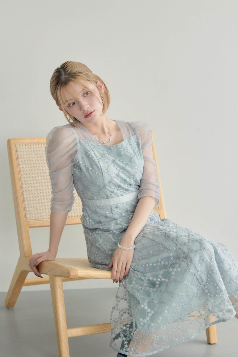 グレーのダイヤフラワーレースドレスの商品画像11