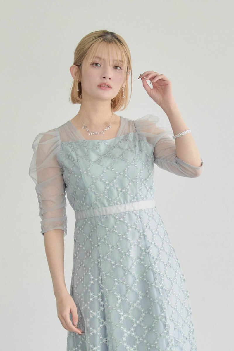 グレーのダイヤフラワーレースドレスの商品画像12