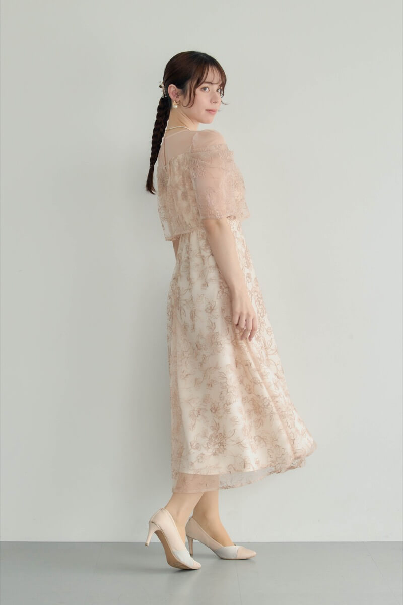 ピンクベージュのドレープラメ刺繍ドレスの商品画像11