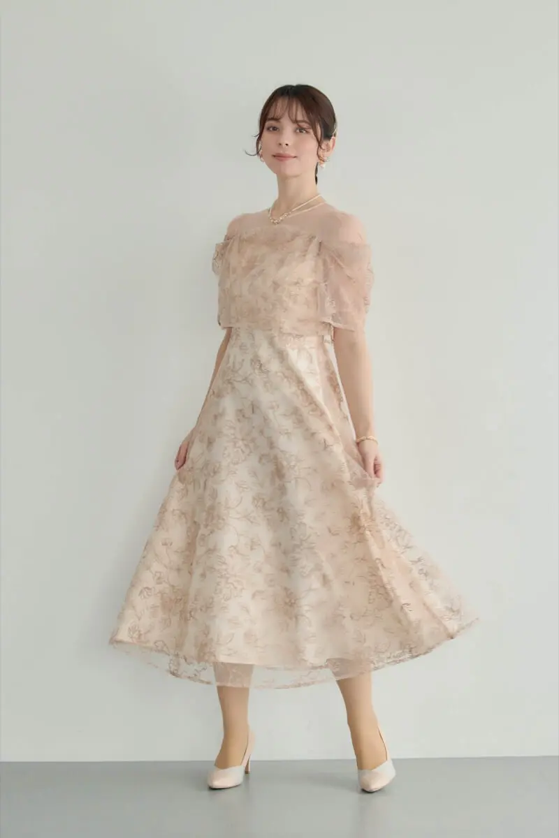 ピンクベージュのドレープラメ刺繍ドレス | metoi | M | 結婚式