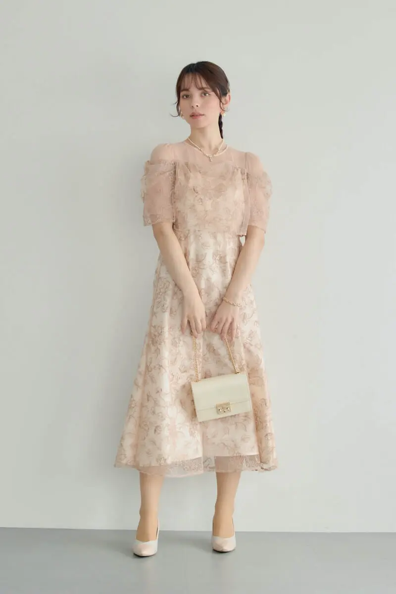 ピンクベージュのドレープラメ刺繍ドレス | metoi | M | 結婚式