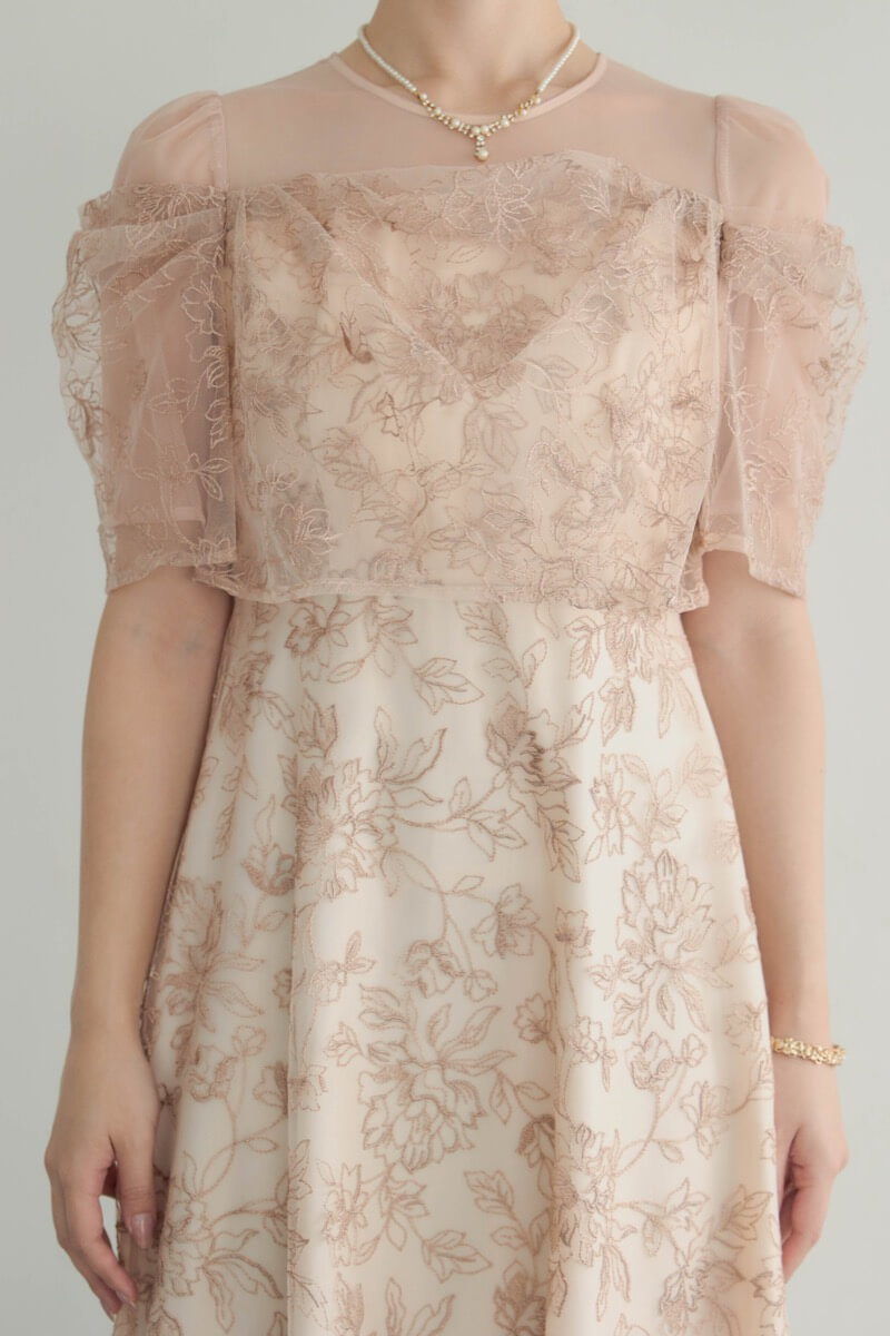 ピンクベージュのドレープラメ刺繍ドレスの商品画像5