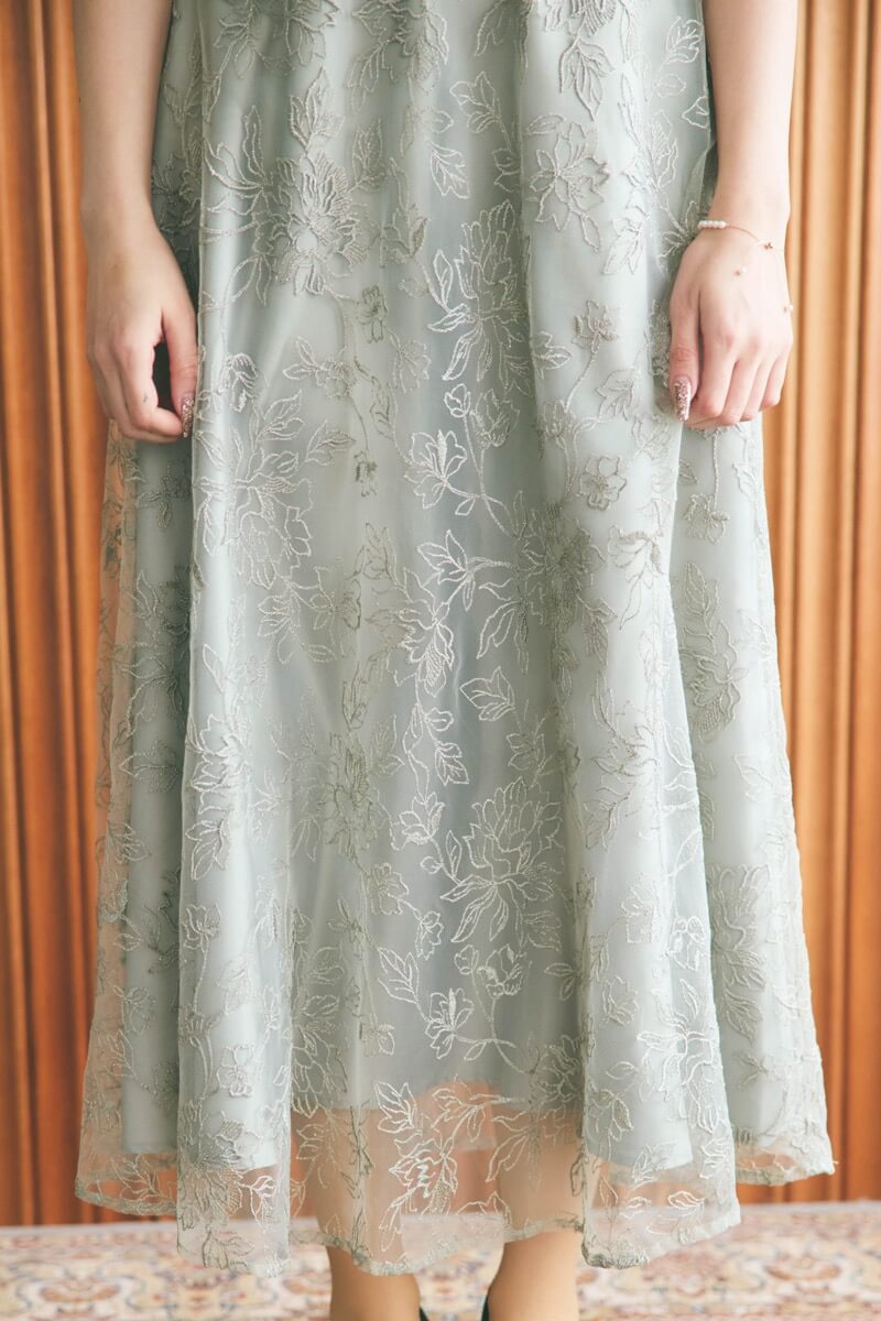 ライトグリーンのドレープラメ刺繍ドレスの商品画像7
