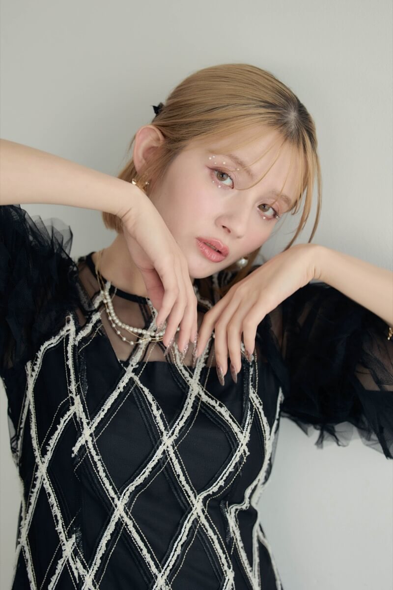 ブラックのダイヤチェックフリルスリーブドレス | Dorry doll | M