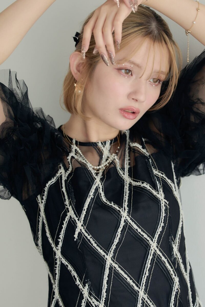 ブラックのダイヤチェックフリルスリーブドレスの商品画像14