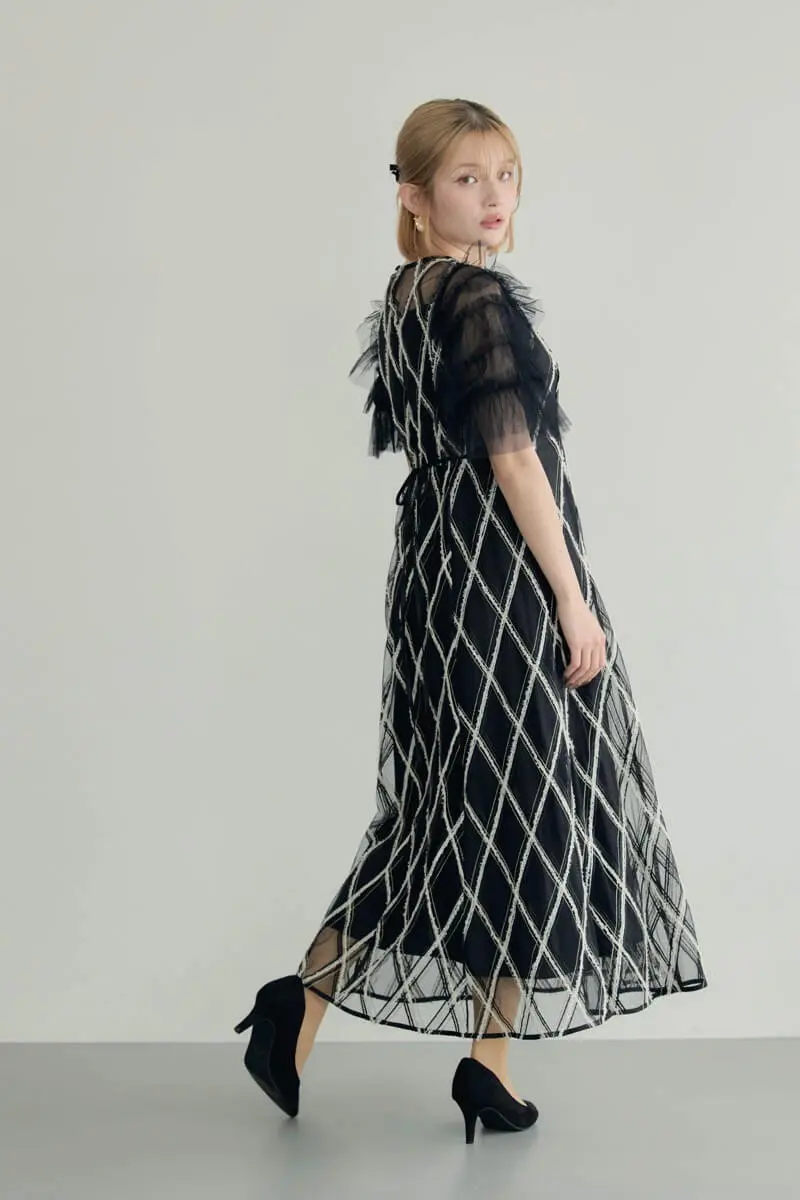 ブラックのダイヤチェックフリルスリーブドレス | Dorry doll | M