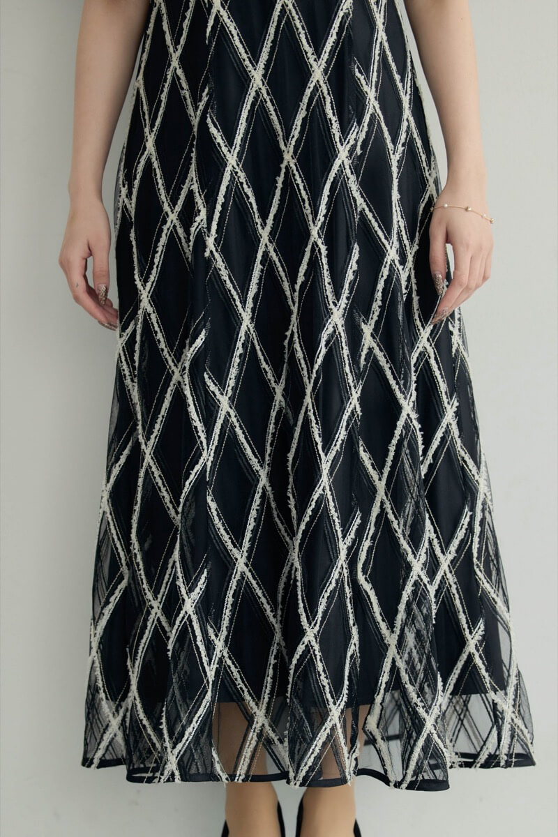 ブラックのダイヤチェックフリルスリーブドレスの商品画像7