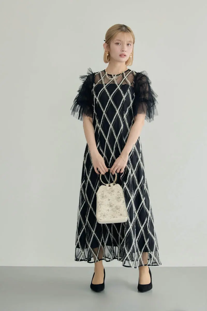 ブラックのダイヤチェックフリルスリーブドレス | Dorry doll | M