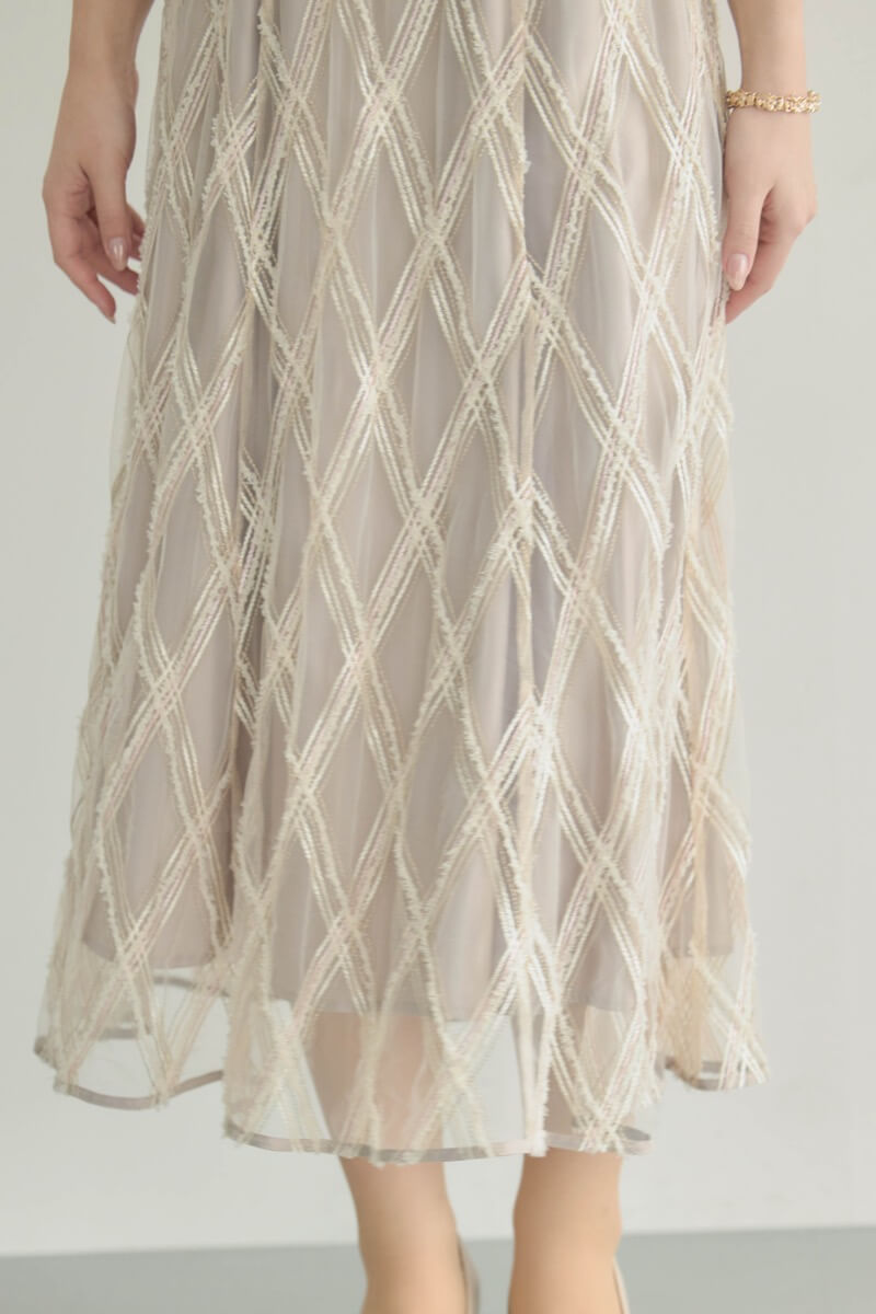 ベージュのダイヤチェックフリルスリーブドレスの商品画像7