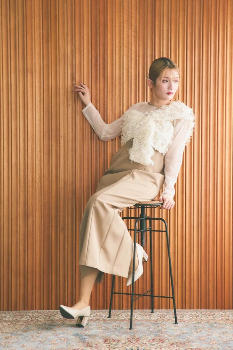 ベージュのフリンジグリッターノットドレスの商品画像12