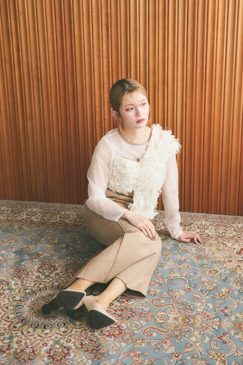 ベージュのフリンジグリッターノットドレスの商品画像14