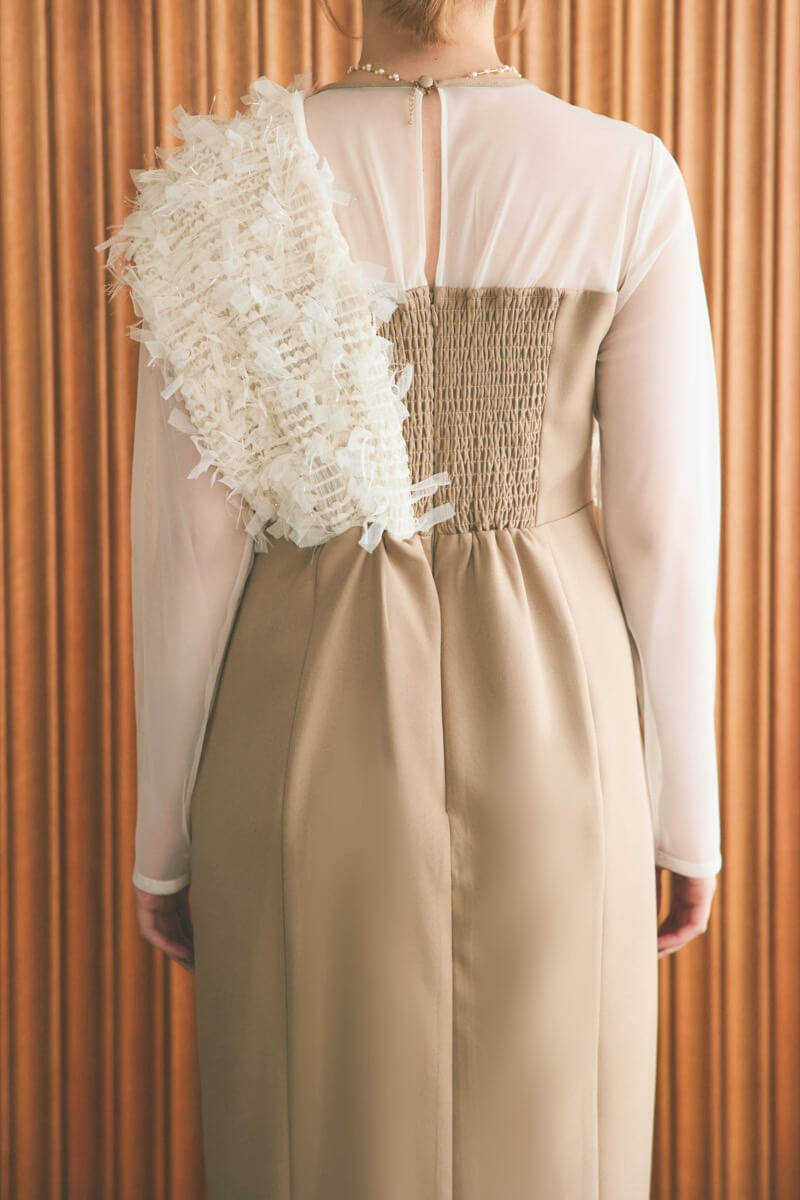 ベージュのフリンジグリッターノットドレスの商品画像6