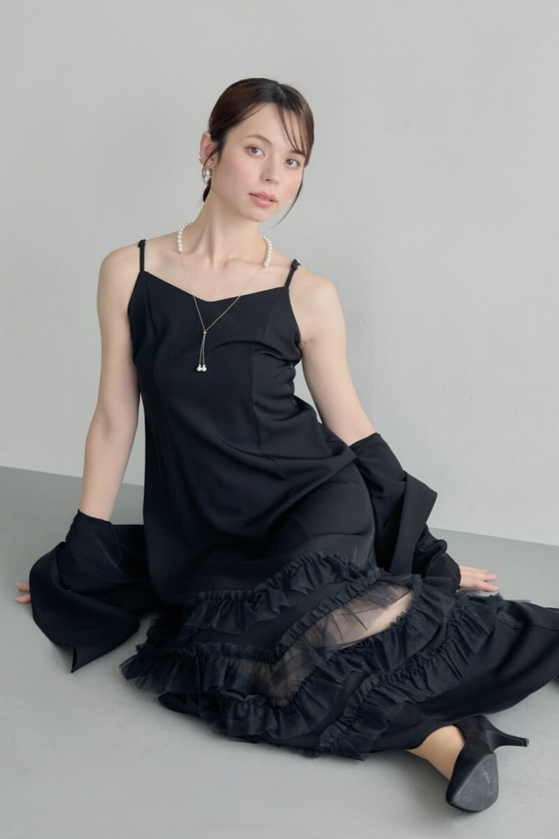 ブラックのトランスペアレントヘムセットアップドレスの商品画像10