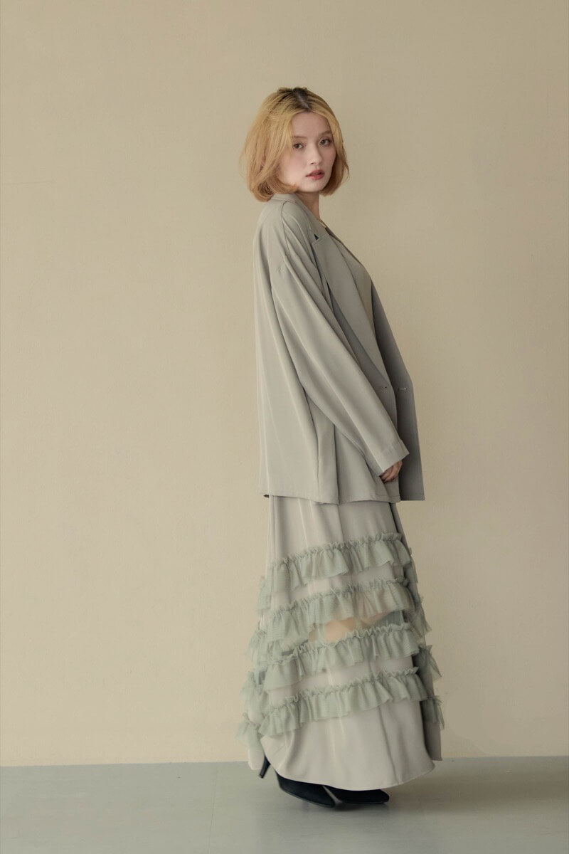 グレージュのトランスペアレントヘムセットアップドレスの商品画像14