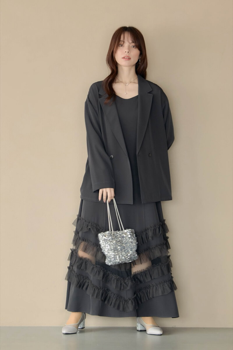 チャコールのトランスペアレントヘムセットアップドレスの商品画像11