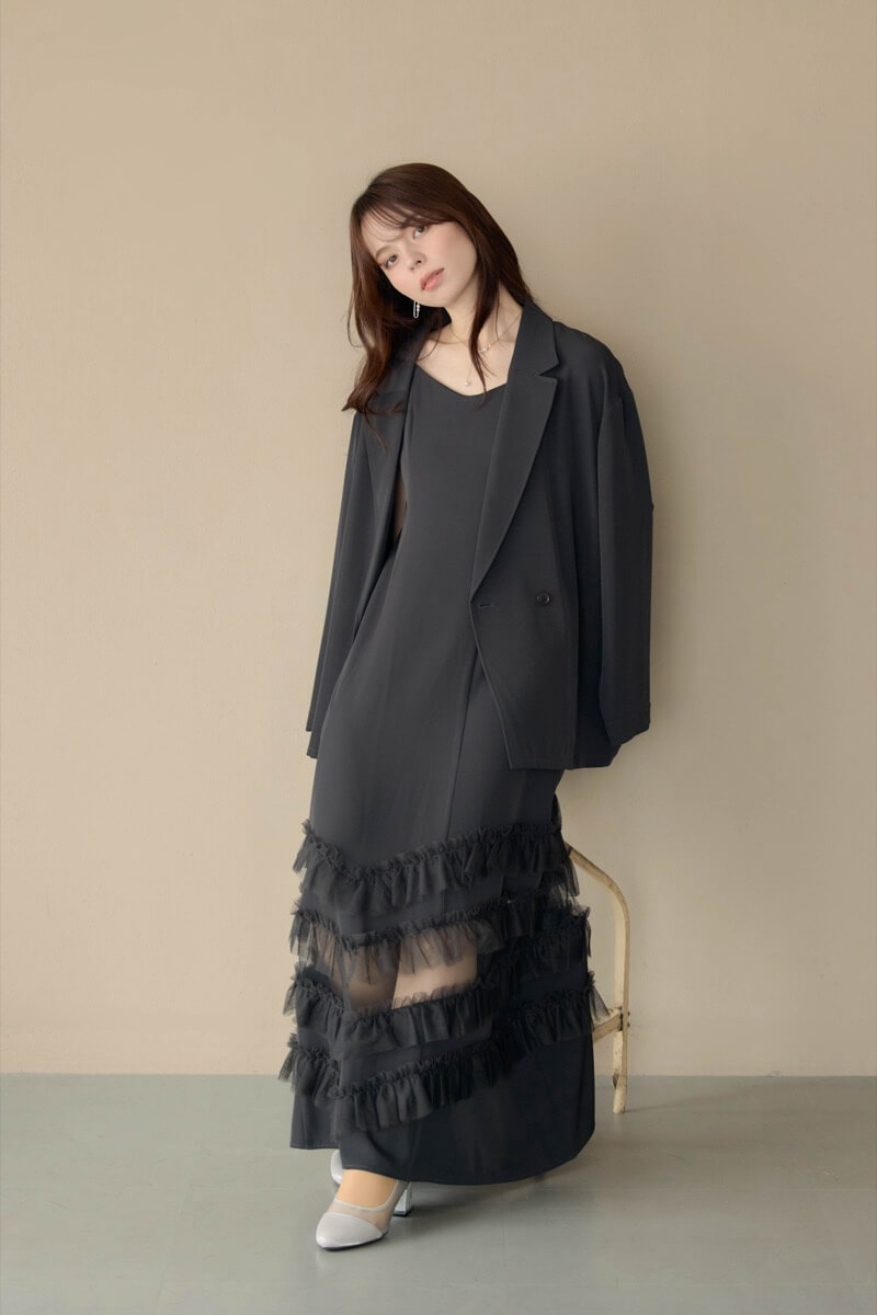 チャコールのトランスペアレントヘムセットアップドレスの商品画像14