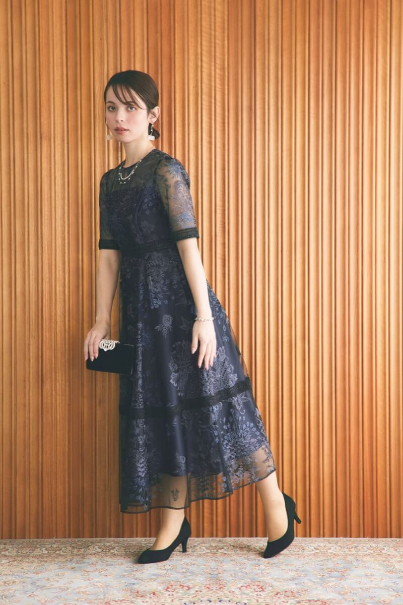 ネイビーのラダーレースドレスの商品画像10