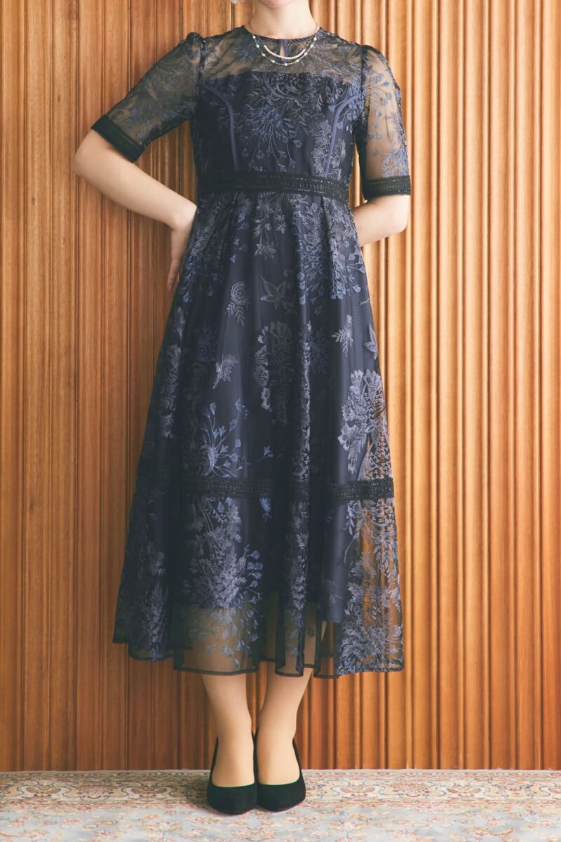 ネイビーのラダーレースドレスの商品画像11