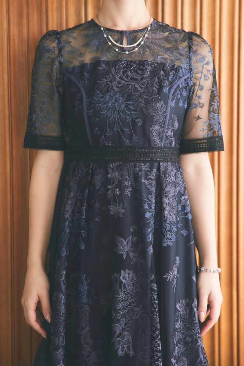 ネイビーのラダーレースドレスの商品画像5