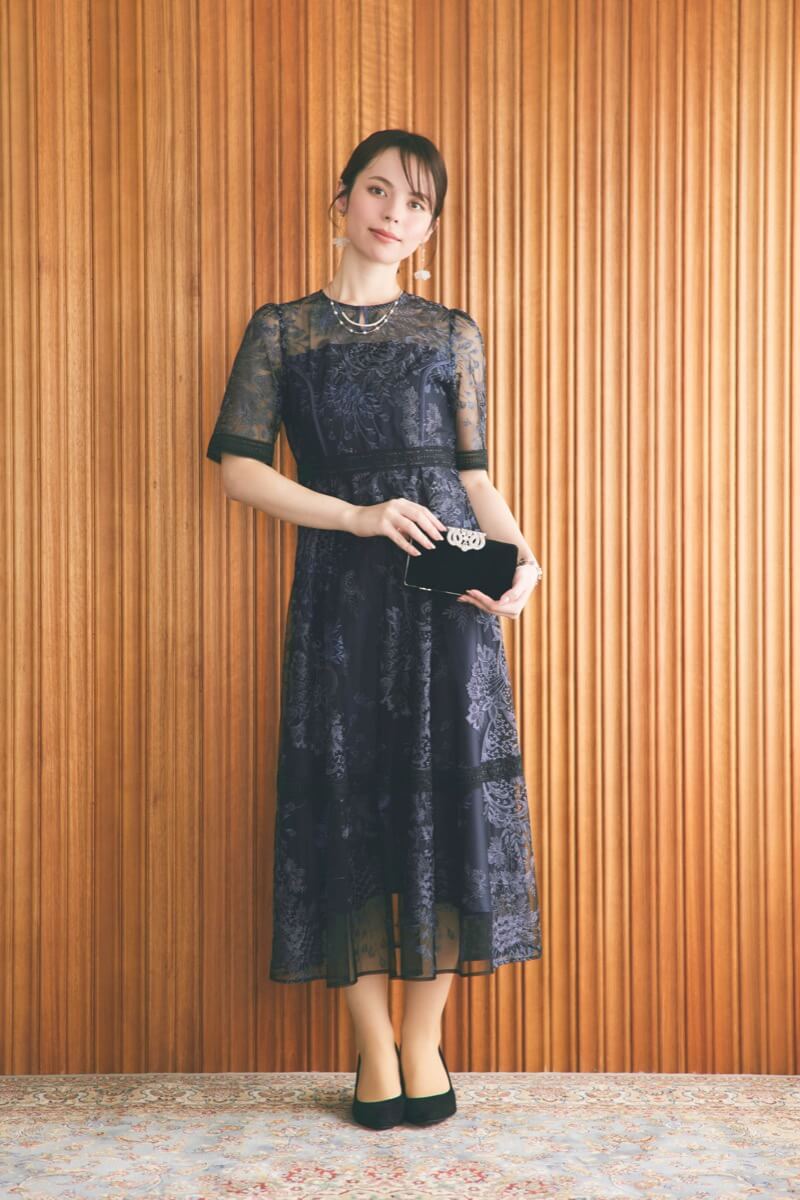 ネイビーのラダーレースドレスの商品画像8