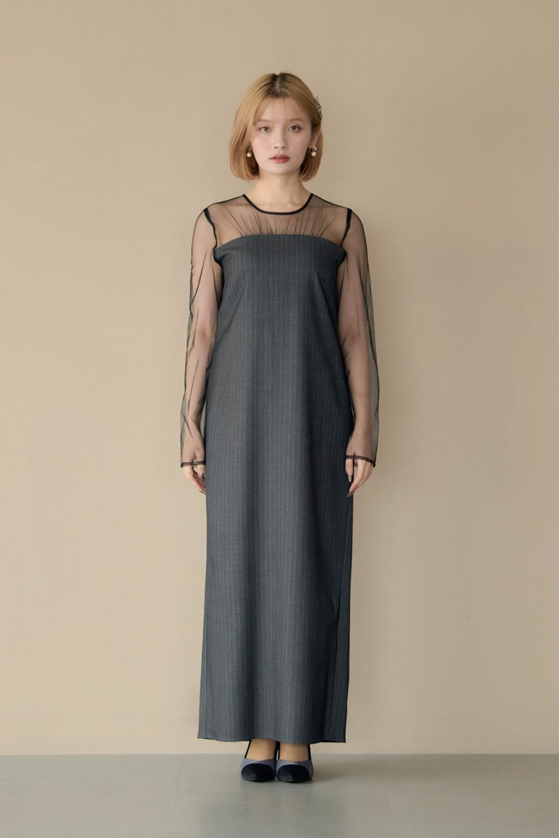 グレーのフリルチェストストライプドレスの商品画像8