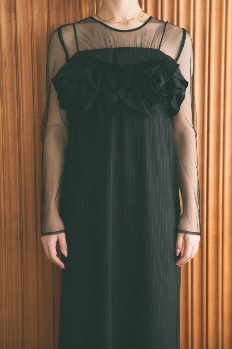 ブラックのフリルビスチェストライプドレスの商品画像5