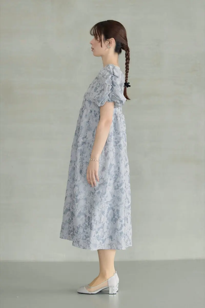 ライトグレーのバブルスリーブジャガードドレス | ANDRESD | M